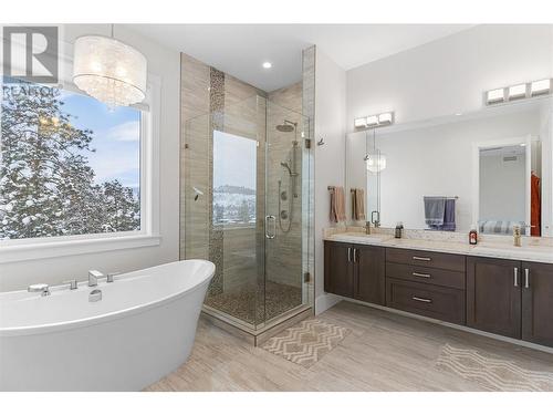 1325 Sladen Crescent, Kelowna, BC - Indoor Photo Showing Bathroom