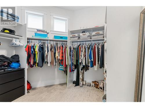 1325 Sladen Crescent, Kelowna, BC - Indoor With Storage