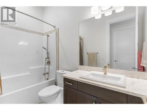 1325 Sladen Crescent, Kelowna, BC - Indoor Photo Showing Bathroom