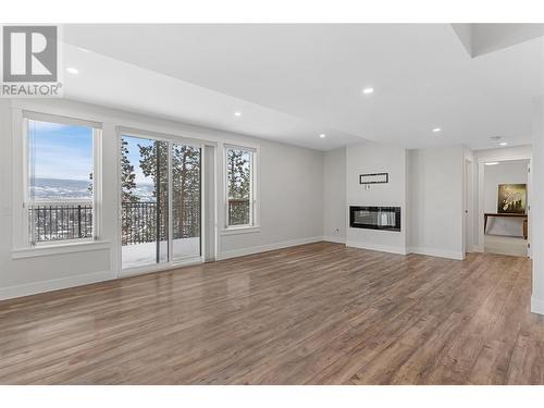 1325 Sladen Crescent, Kelowna, BC - Indoor Photo Showing Living Room