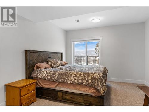 1325 Sladen Crescent, Kelowna, BC - Indoor Photo Showing Bedroom