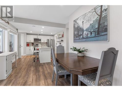 1325 Sladen Crescent, Kelowna, BC - Indoor Photo Showing Dining Room