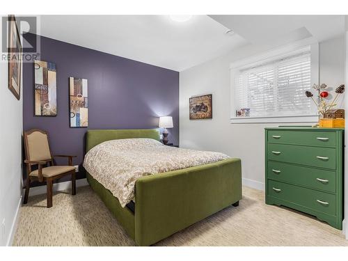 1325 Sladen Crescent, Kelowna, BC - Indoor Photo Showing Bedroom