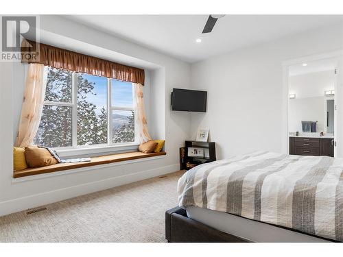 1325 Sladen Crescent, Kelowna, BC - Indoor Photo Showing Bedroom