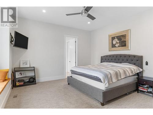 1325 Sladen Crescent, Kelowna, BC - Indoor Photo Showing Bedroom