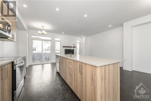 2329 Goldhawk Drive, Ottawa, ON - Indoor Photo Showing Kitchen