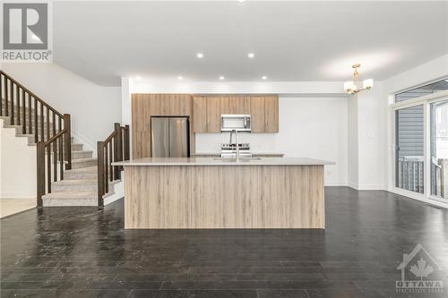 2329 Goldhawk Drive, Ottawa, ON - Indoor Photo Showing Kitchen