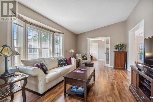 5700 Blackwell Sideroad Unit# 261, Sarnia, ON - Indoor Photo Showing Living Room