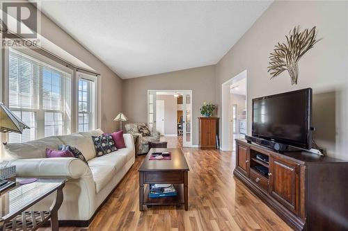 5700 Blackwell Sideroad Unit# 261, Sarnia, ON - Indoor Photo Showing Living Room