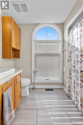 284 St. Andrews, Lakeshore, ON - Indoor Photo Showing Bathroom