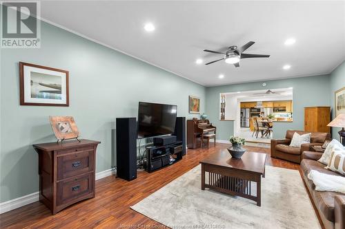 284 St. Andrews, Lakeshore, ON - Indoor Photo Showing Living Room