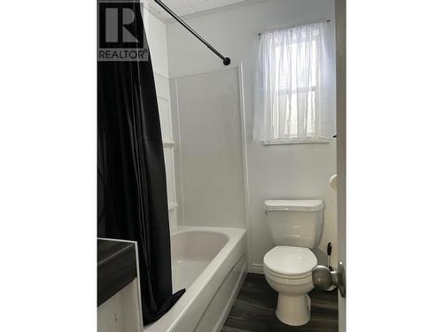 1507 5Th Street N, Cranbrook, BC - Indoor Photo Showing Bathroom