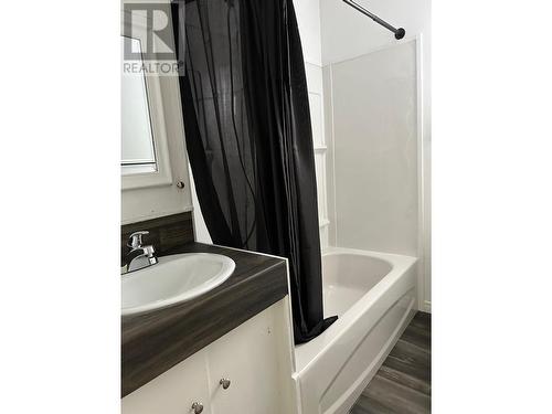 1507 5Th Street N, Cranbrook, BC - Indoor Photo Showing Bathroom