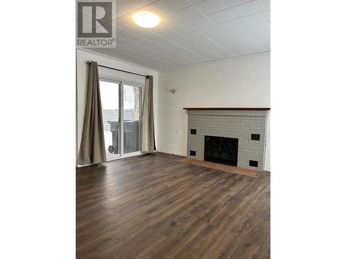 1507 5Th Street N, Cranbrook, BC - Indoor Photo Showing Living Room With Fireplace