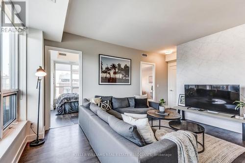 708 - 38 Cameron Street, Toronto, ON - Indoor Photo Showing Living Room