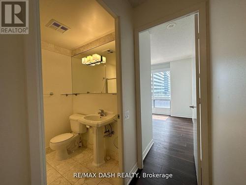 1511 - 85 Bloor Street E, Toronto, ON - Indoor Photo Showing Bathroom