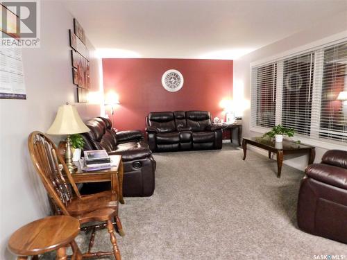 103 1St Street, Limerick, SK - Indoor Photo Showing Living Room