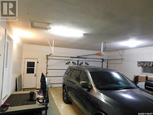 103 1St Street, Limerick, SK - Indoor Photo Showing Garage