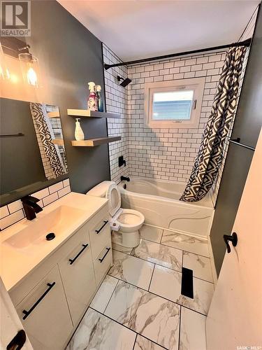 211 Broad Street, Regina, SK - Indoor Photo Showing Bathroom