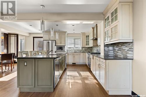 2807 Assiniboine Avenue, Regina, SK - Indoor Photo Showing Kitchen With Stainless Steel Kitchen With Upgraded Kitchen