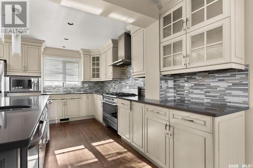 2807 Assiniboine Avenue, Regina, SK - Indoor Photo Showing Kitchen With Upgraded Kitchen