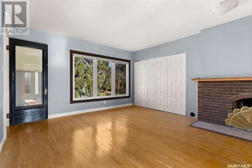 2807 Assiniboine Avenue, Regina, SK - Indoor Photo Showing Living Room With Fireplace