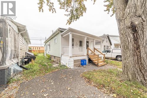 912 Mckay Avenue, Windsor, ON - Outdoor