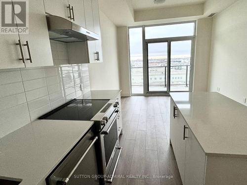 606 - 8960 Jane Street E, Vaughan, ON - Indoor Photo Showing Kitchen