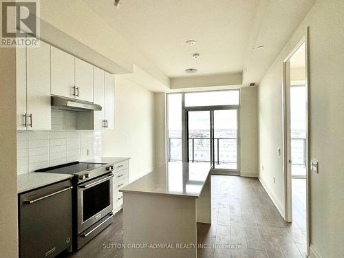 606 - 8960 Jane Street E, Vaughan, ON - Indoor Photo Showing Kitchen