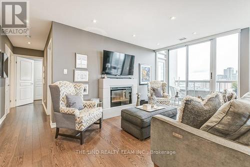 Ph 10 - 29 Northern Heights Drive, Richmond Hill, ON - Indoor Photo Showing Living Room With Fireplace