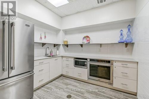 Ph 10 - 29 Northern Heights Drive, Richmond Hill, ON - Indoor Photo Showing Kitchen