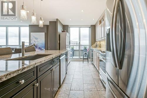 Ph 10 - 29 Northern Heights Drive, Richmond Hill, ON - Indoor Photo Showing Kitchen With Upgraded Kitchen