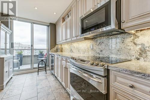 Ph 10 - 29 Northern Heights Drive, Richmond Hill, ON - Indoor Photo Showing Kitchen With Upgraded Kitchen