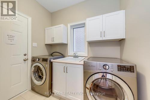 115 Martini Drive, Richmond Hill, ON - Indoor Photo Showing Laundry Room