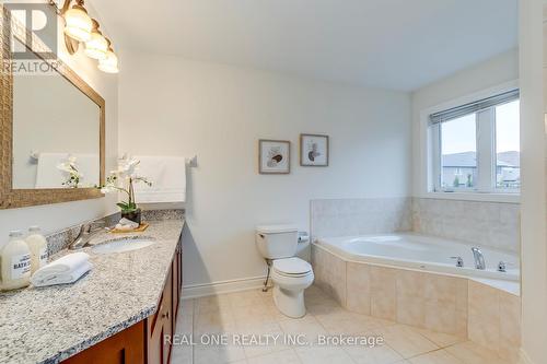 115 Martini Drive, Richmond Hill, ON - Indoor Photo Showing Bathroom