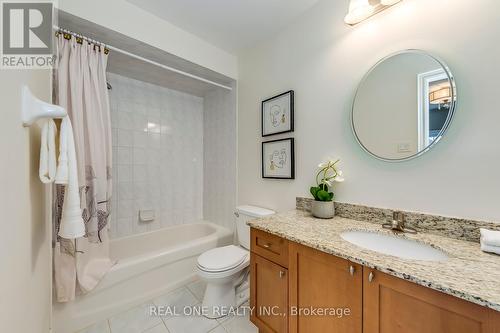 115 Martini Drive, Richmond Hill, ON - Indoor Photo Showing Bathroom