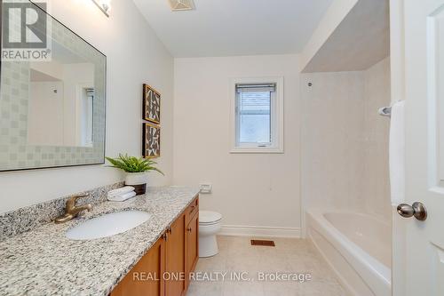 115 Martini Drive, Richmond Hill, ON - Indoor Photo Showing Bathroom