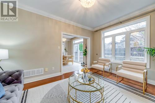 115 Martini Drive, Richmond Hill, ON - Indoor Photo Showing Living Room