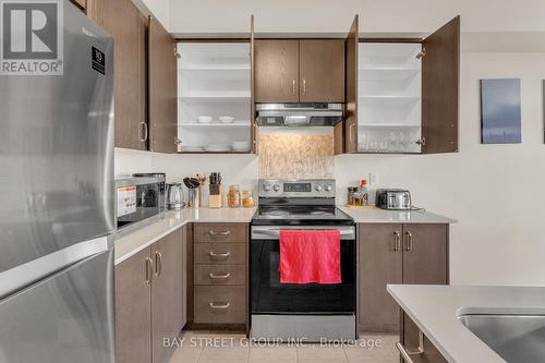 Main - 126 Dolobram Trail, Brampton, ON - Indoor Photo Showing Kitchen