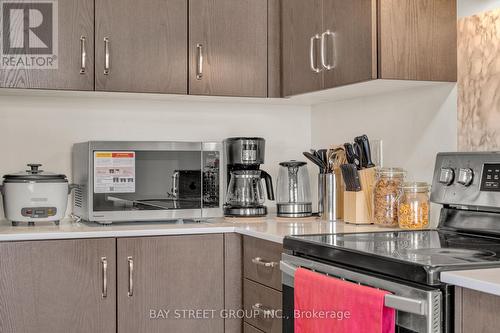 Main - 126 Dolobram Trail, Brampton, ON - Indoor Photo Showing Kitchen