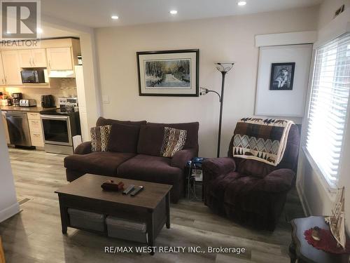 59 Fairfield Avenue, Toronto, ON - Indoor Photo Showing Living Room