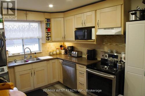 59 Fairfield Avenue, Toronto, ON - Indoor Photo Showing Kitchen With Stainless Steel Kitchen With Double Sink