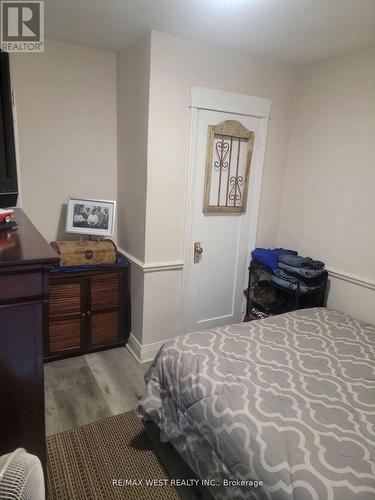 59 Fairfield Avenue, Toronto, ON - Indoor Photo Showing Bedroom