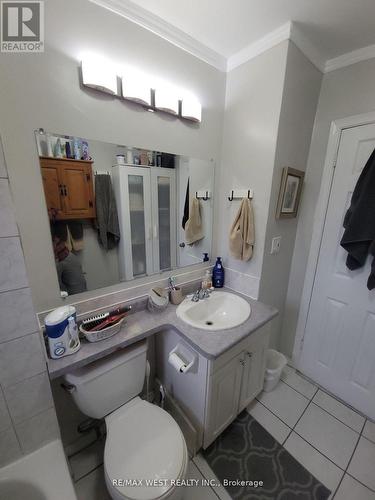 59 Fairfield Avenue, Toronto, ON - Indoor Photo Showing Bathroom