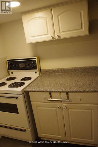 59 Fairfield Avenue, Toronto, ON - Indoor Photo Showing Kitchen