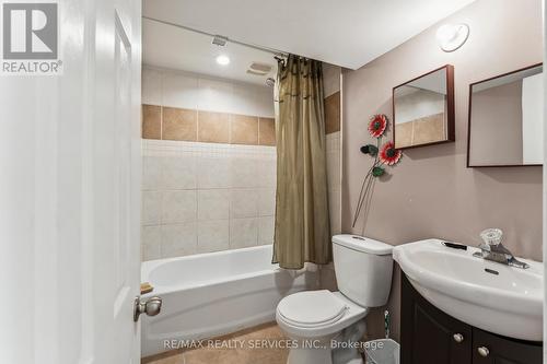 9716 Mclaughlin Road, Brampton, ON - Indoor Photo Showing Bathroom