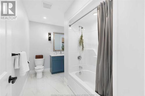 144 Hunter Avenue, Amherstburg, ON - Indoor Photo Showing Bathroom