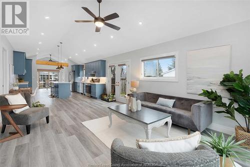 144 Hunter Avenue, Amherstburg, ON - Indoor Photo Showing Living Room