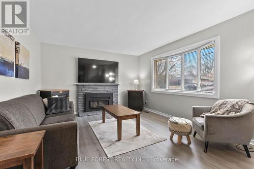 166 Gladman Avenue, London, ON - Indoor Photo Showing Living Room With Fireplace