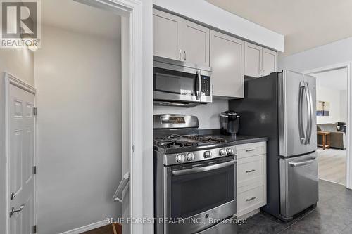 166 Gladman Avenue, London, ON - Indoor Photo Showing Kitchen